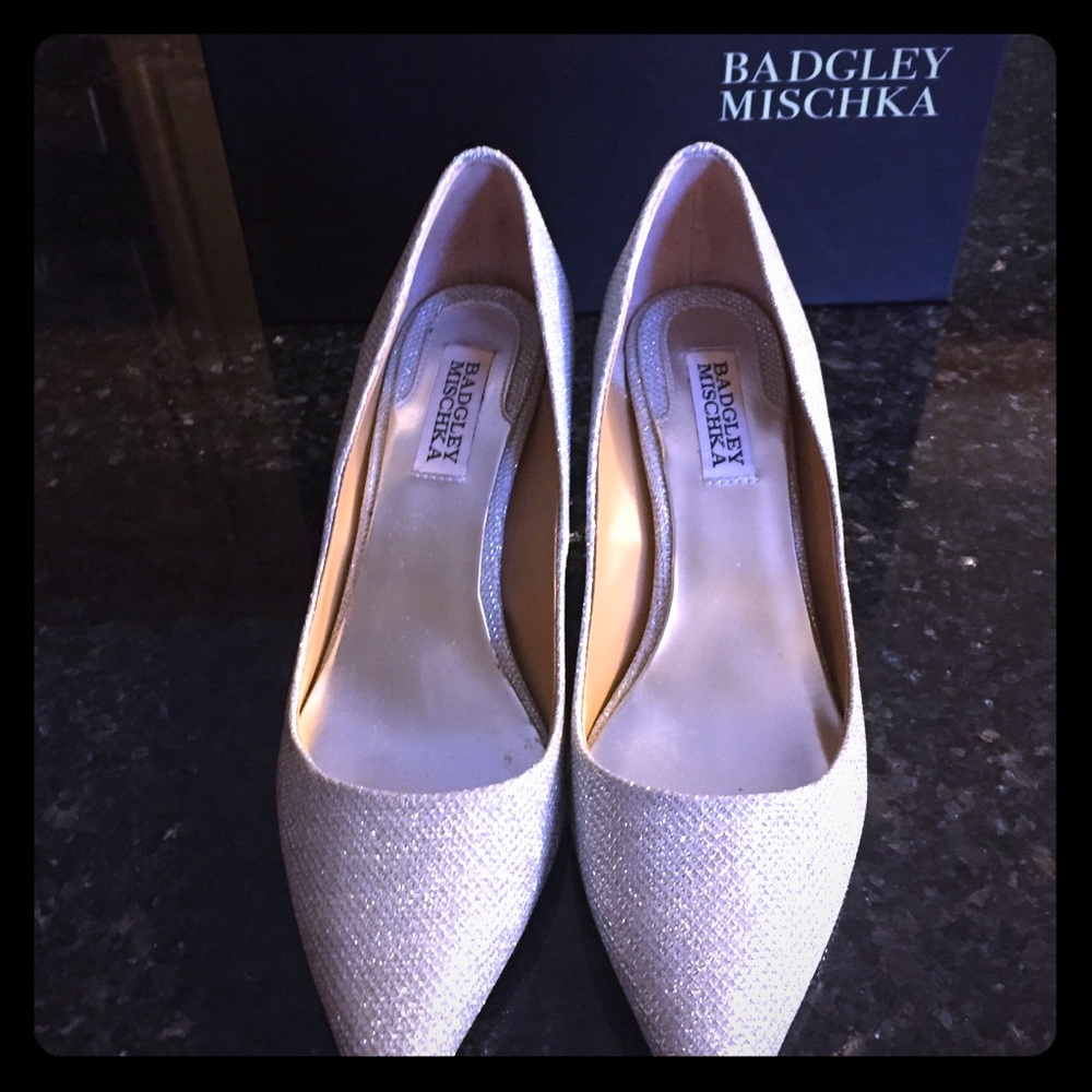 Badgley Mischka Silver Metallic Classic Pump